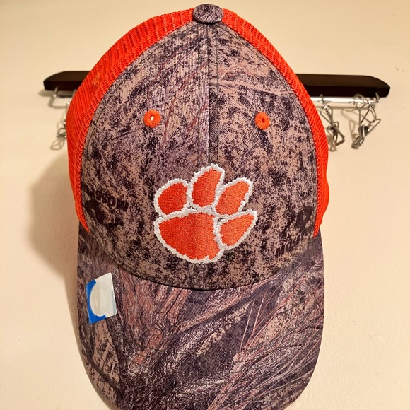 Clemson Tigers Camo Trucker Hat (SnapBack) NEW - Picture 1 of 4